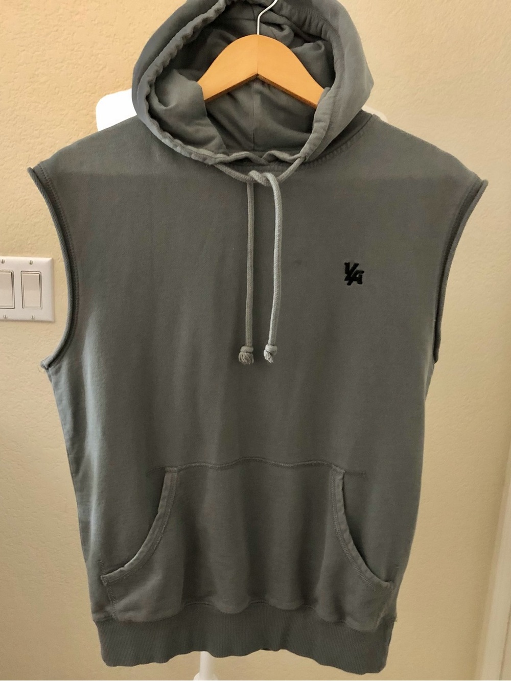 Young LA Sleeveless Hooded Men's Sweatshirt in Slate Gray